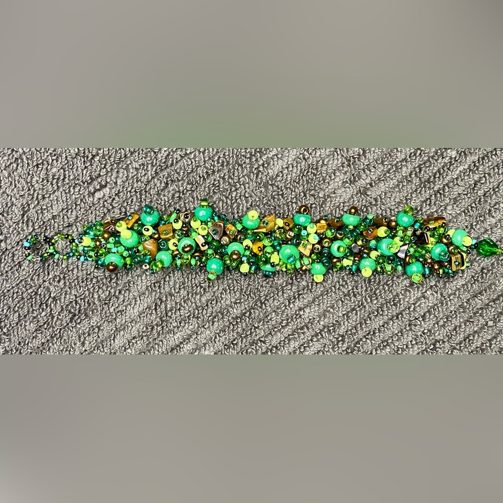 HANDCRAFTED BEADED BRACELET